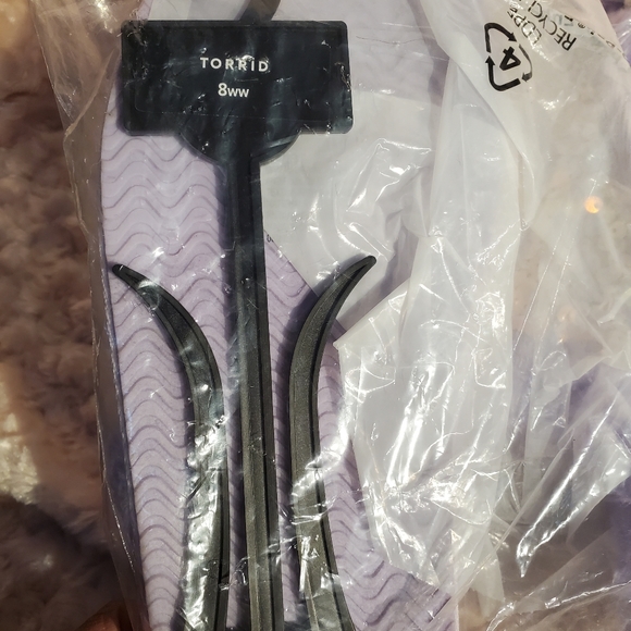 Torrid Lilac Faux fur fuzzy slippers - Picture 7 of 12